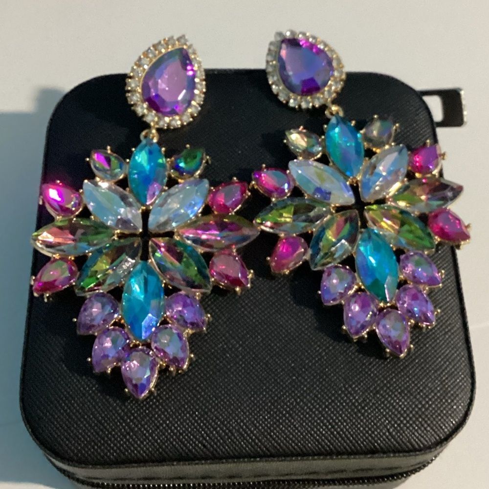 🪷Colorful GoldTone Crystal Drop Dangle Earrings